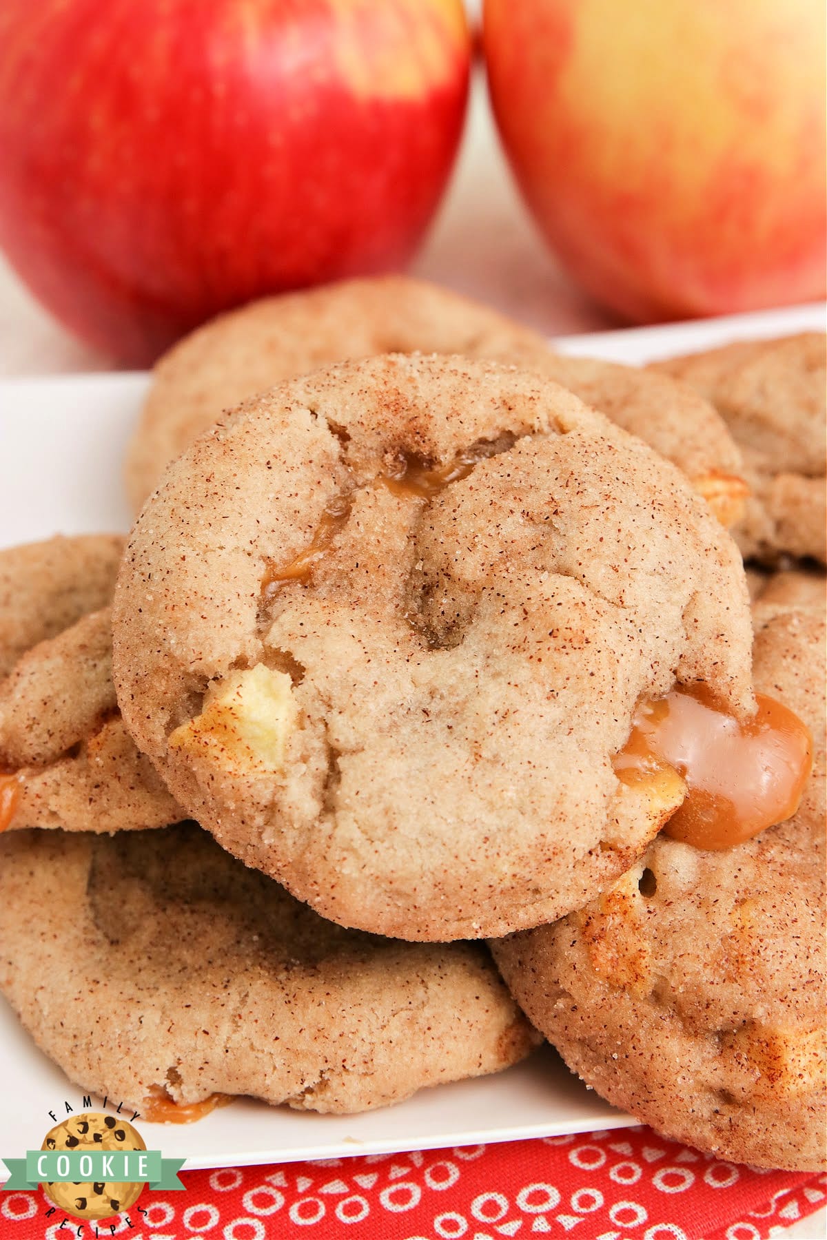 Snickerdoodle cookie recipe with caramel and apples