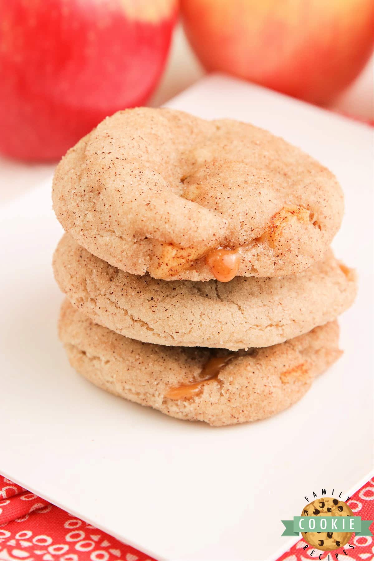 Snickerdoodle cookie recipe with caramel and apples