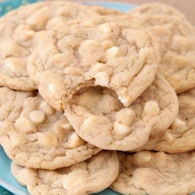 Copycat Mrs.Fields White Chocolate Chip Cookies are soft, delicious cookies filled with sweet white chocolate chips. Copycat Mrs.Field's cookie recipe that everyone can make at home!