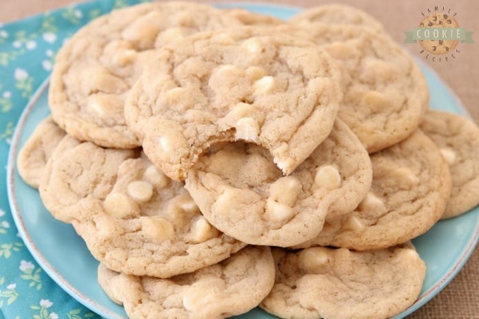 Copycat Mrs.Fields White Chocolate Chip Cookies are soft, delicious cookies filled with sweet white chocolate chips. Copycat Mrs.Field's cookie recipe that everyone can make at home!