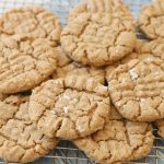 Easy Peanut Butter Cookies made with just a handful of ingredients and no flour! Easy peanut butter cookie recipe made with peanut butter, brown sugar, an egg and baking soda.