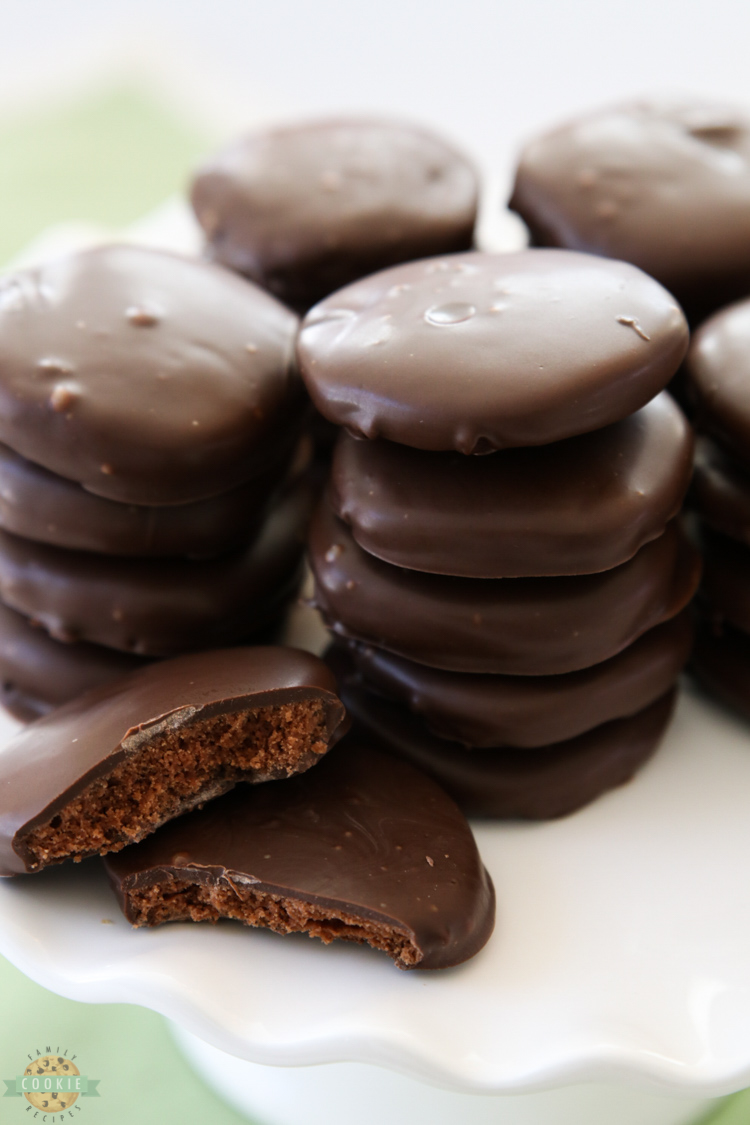 Thin Mints Cookies made with homemade buttery chocolate cookies dipped in mint fudge glaze. This simple recipe for copycat Thin Mints tastes even better than the original!