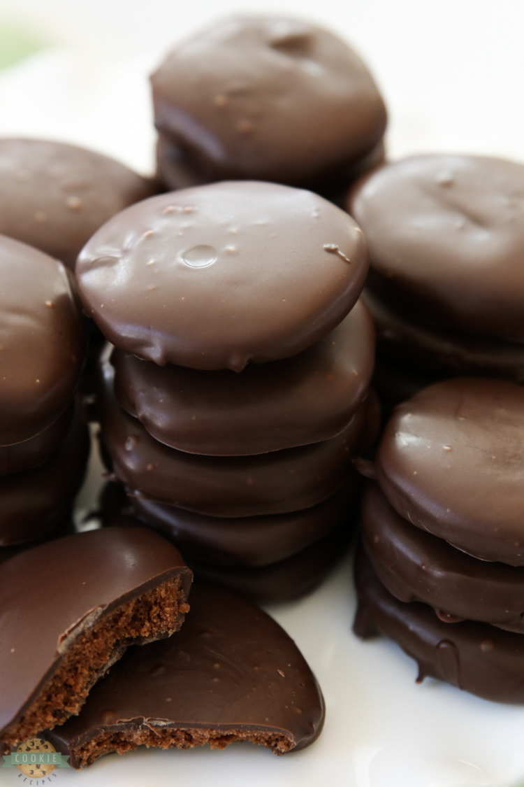 Thin Mints Cookies made with homemade buttery chocolate cookies dipped in mint fudge glaze. This simple recipe for copycat Thin Mints tastes even better than the original!