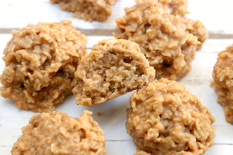 No Bake Pumpkin Cookies are full of oats and pumpkin flavor and come together in minutes without ever turning the oven on. This easy no bake cookie recipe is quick, delicious and perfect for fall!