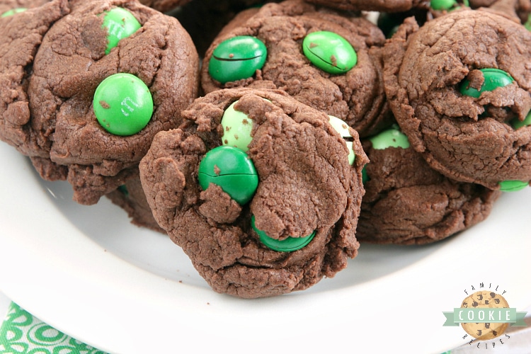 Mint Chocolate Cake Mix cookies are soft, chewy and made with only 4 ingredients! So easy to make these deliciously mint and chocolate flavored cake mix cookies.