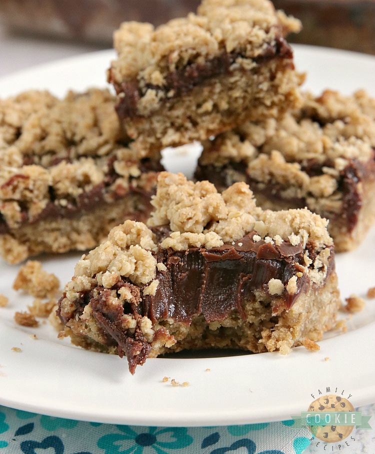 Fudgy Oatmeal Cookie Bars are made with a thick chocolate ganache in between two layers of a soft and chewy oatmeal cookie recipe.  This cookie bar recipe is absolutely amazing!