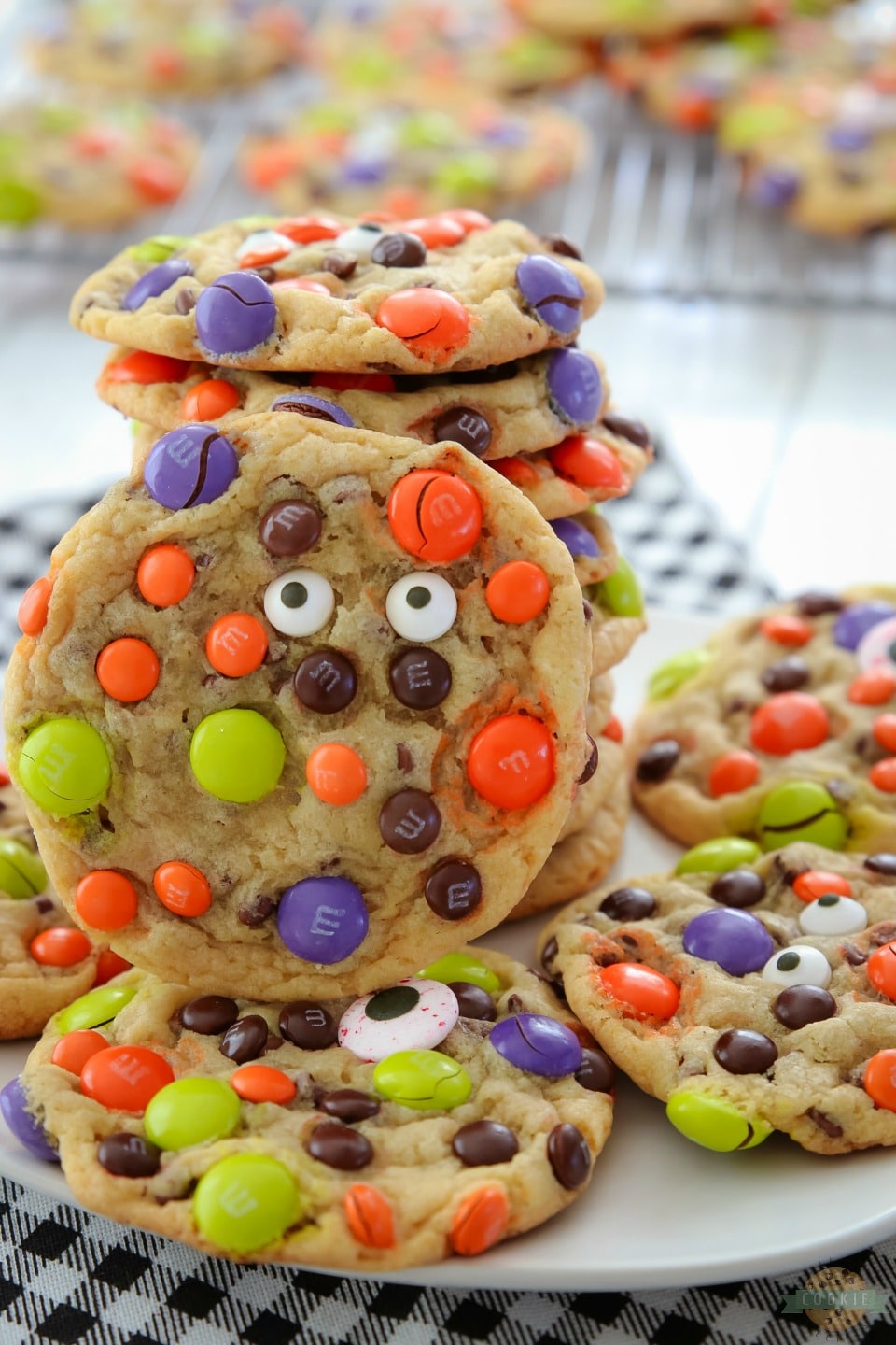 Halloween M&M Cookies Are a Delicious Treat - DIY Candy