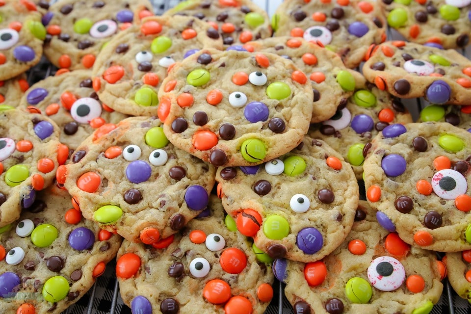 M&M's® Cookies & Screeem Chocolate & White Chocolate Halloween