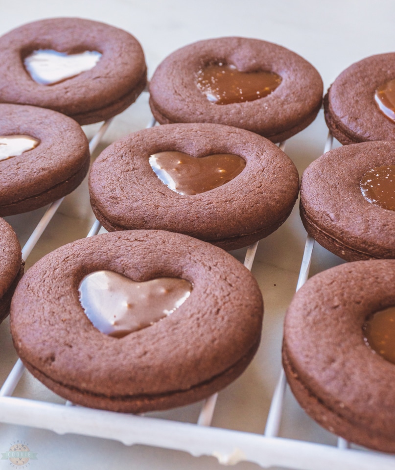 How to make Chocolate Caramel Linzer cookies