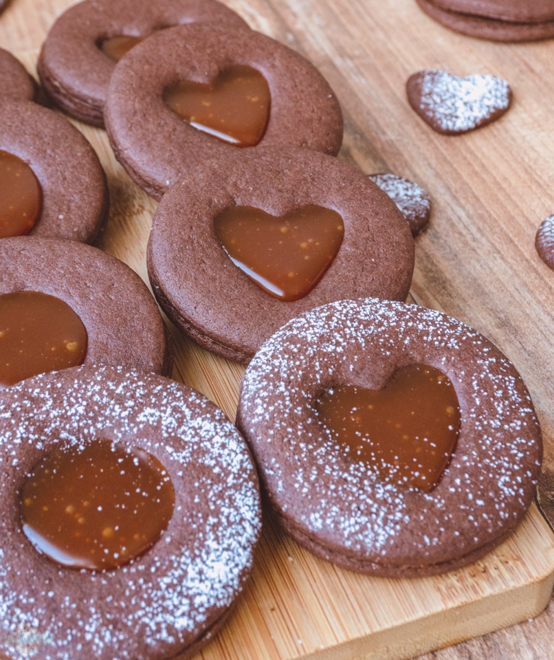 How to make Chocolate Caramel Linzer cookies