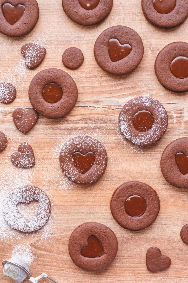 How to make Chocolate Caramel Linzer cookies