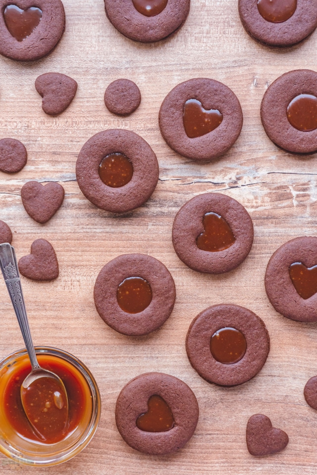 How to make Chocolate Caramel Linzer cookies