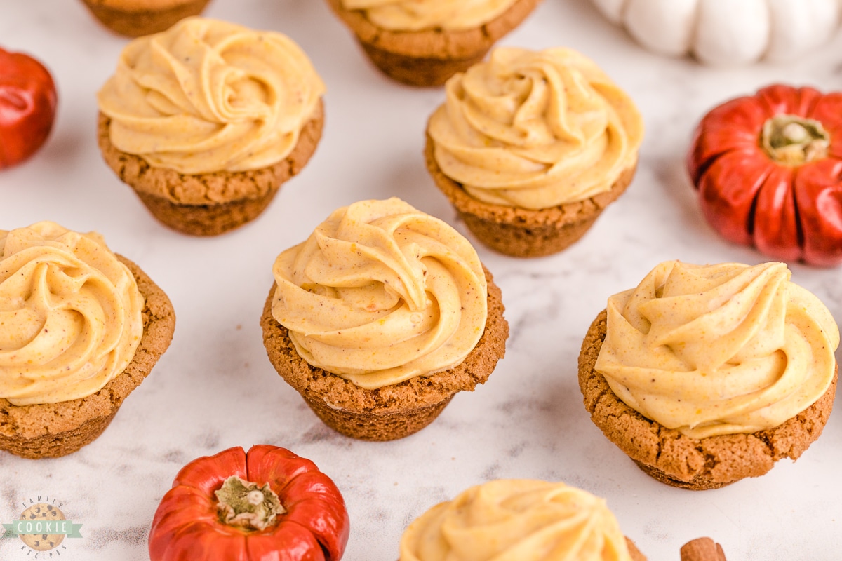 Gingerbread Cookie Cups with Pumpkin Cheesecake Filling - The Busy