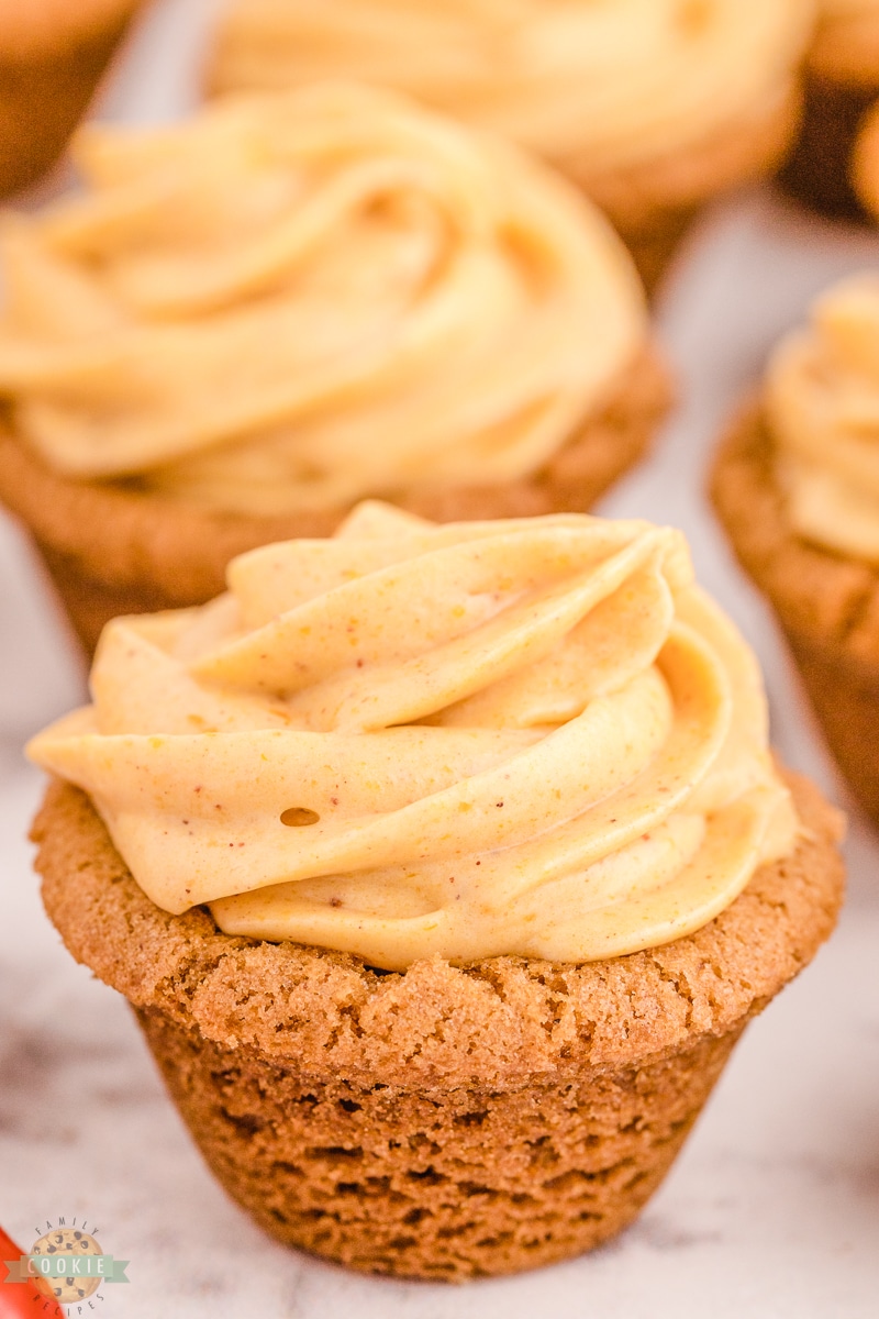 PUMPKIN CHEESECAKE COOKIE CUPS