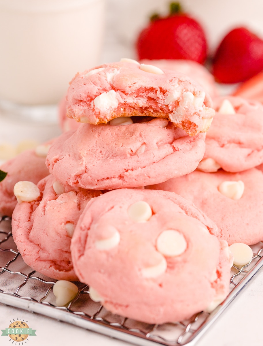 WHITE CHOCOLATE Strawberry Cake Mix Cookies