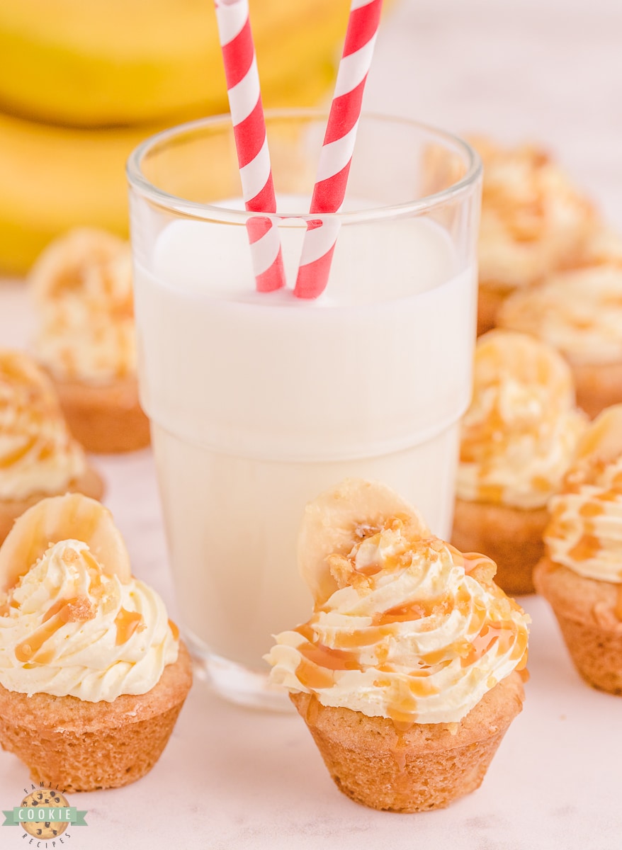 caramel banana cookies with milk