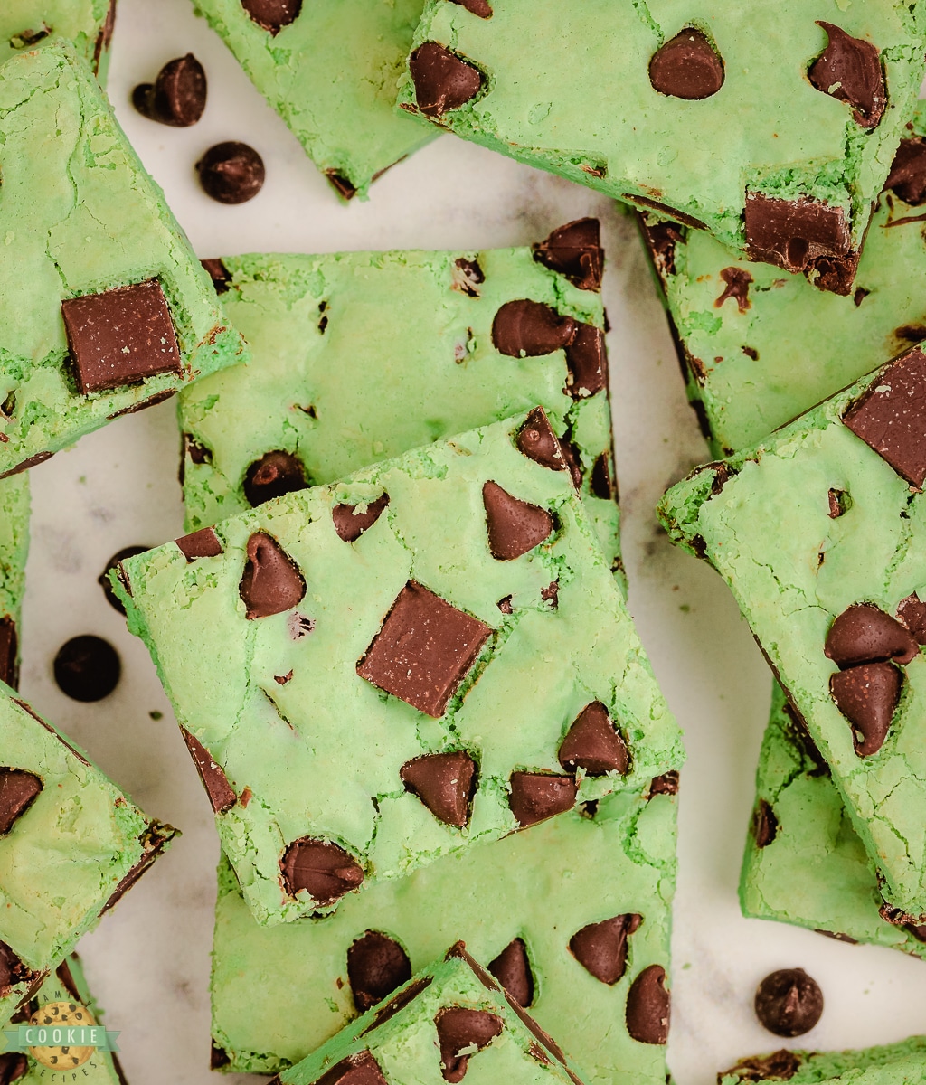 green mint chocolate chip cookie bars