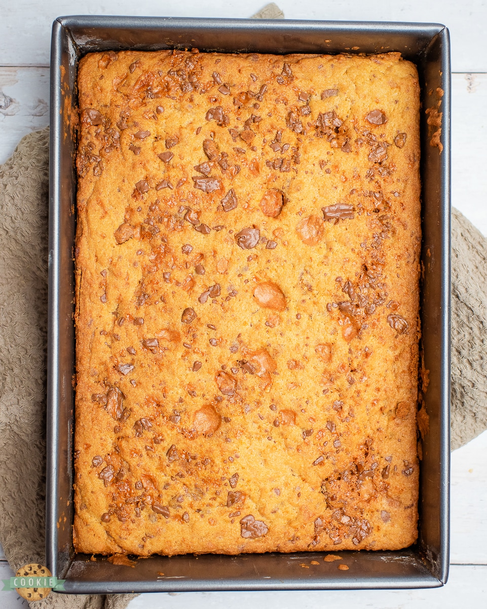 pan of butterfinger cookie bars