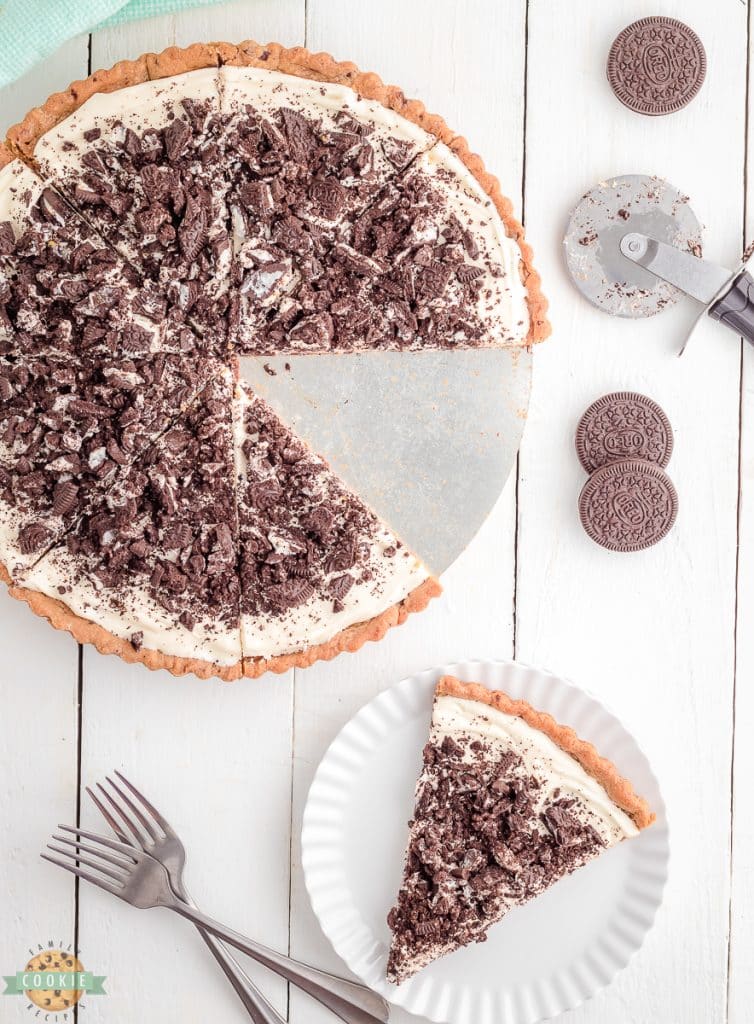 oreo dessert pizza with cream cheese icing