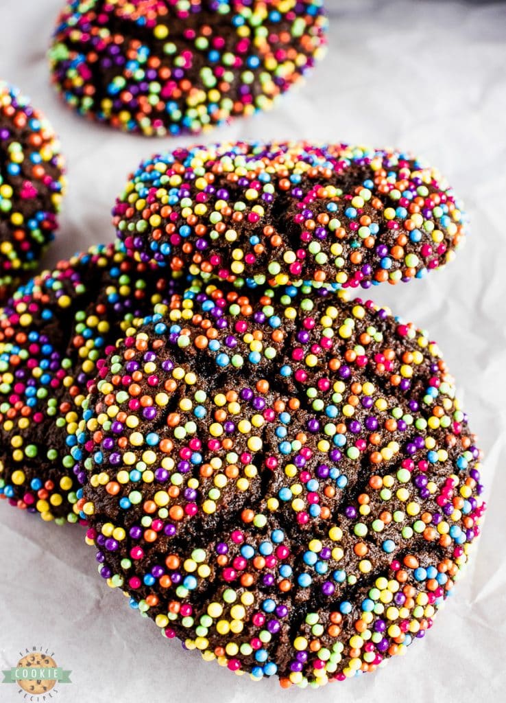 sprinkle cookies with chocolate