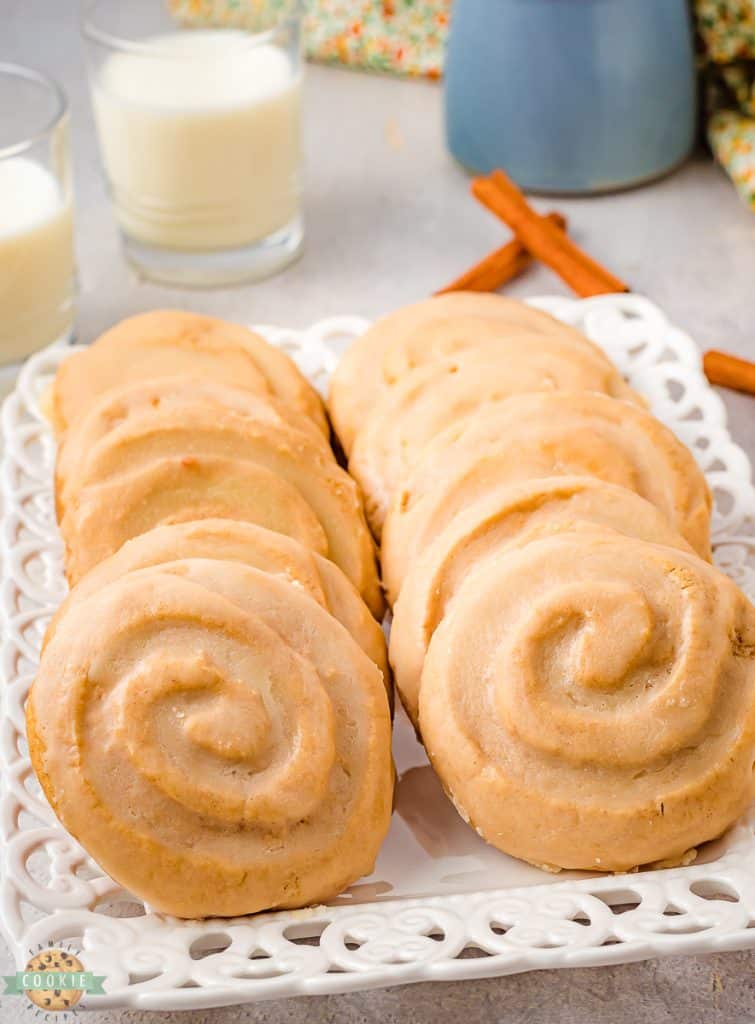 Crumbl Copycat Honey Bun cookie recipe