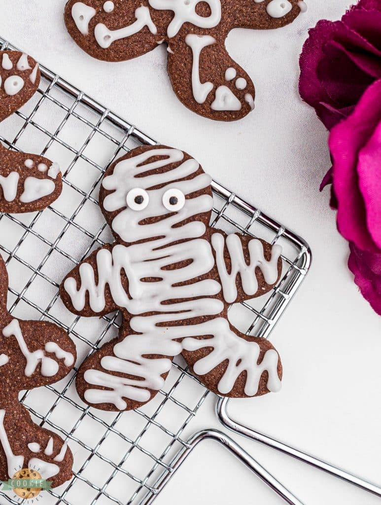 HALLOWEEN SKELETON COOKIES - Family Cookie Recipes