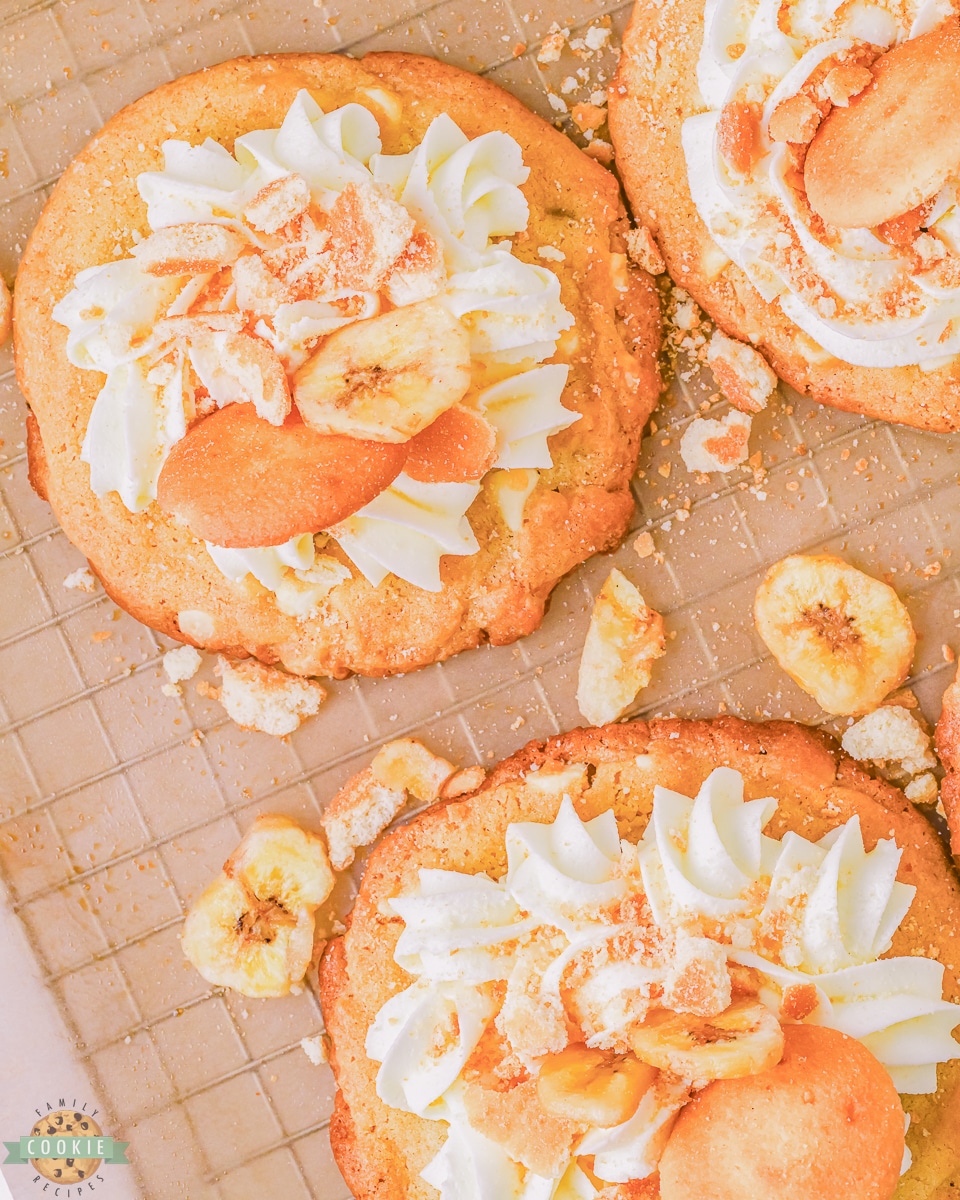 pretty frosted banana cream cookies