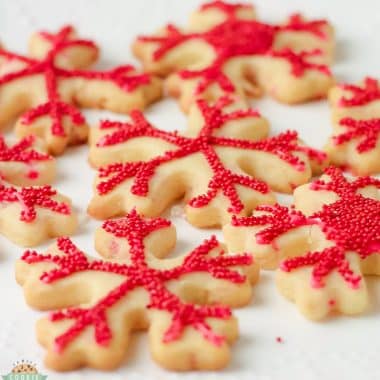 red snowflake cookies