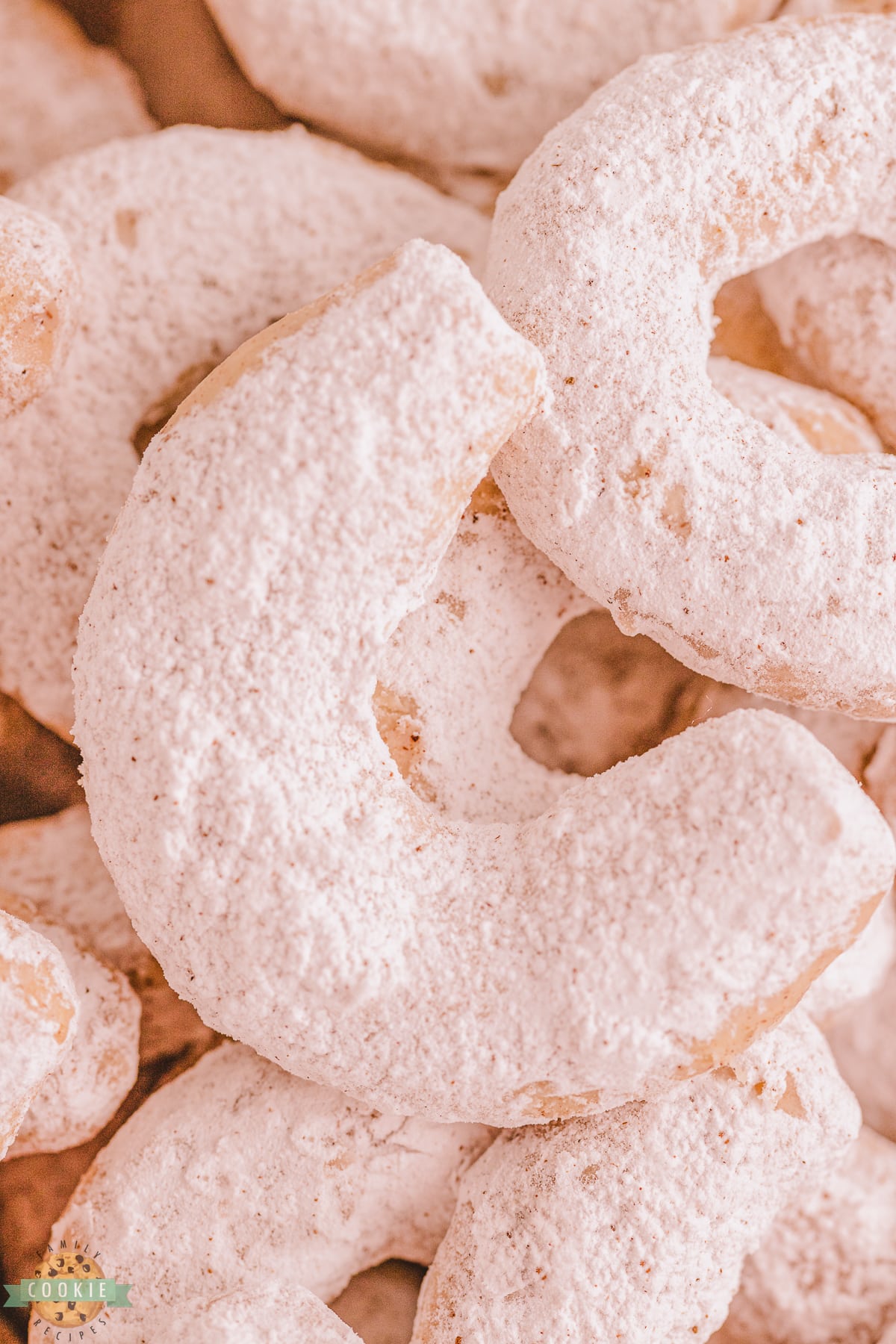 almond crescent cookies with cinnamon