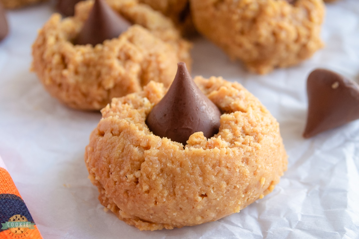 no bake peanut butter cookie with chocolate kiss