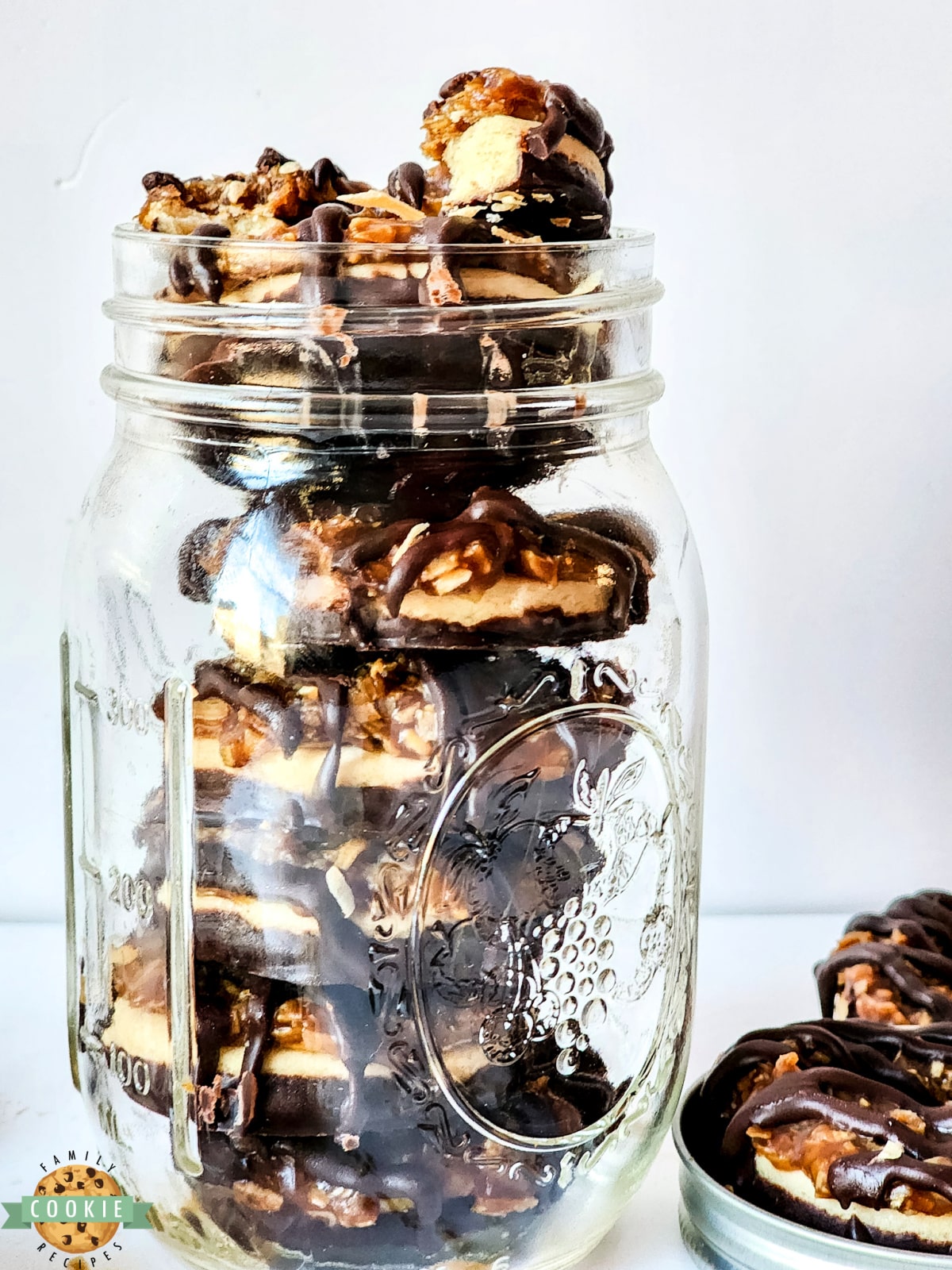 Shortbread cookies with chocolate, caramel and coconut