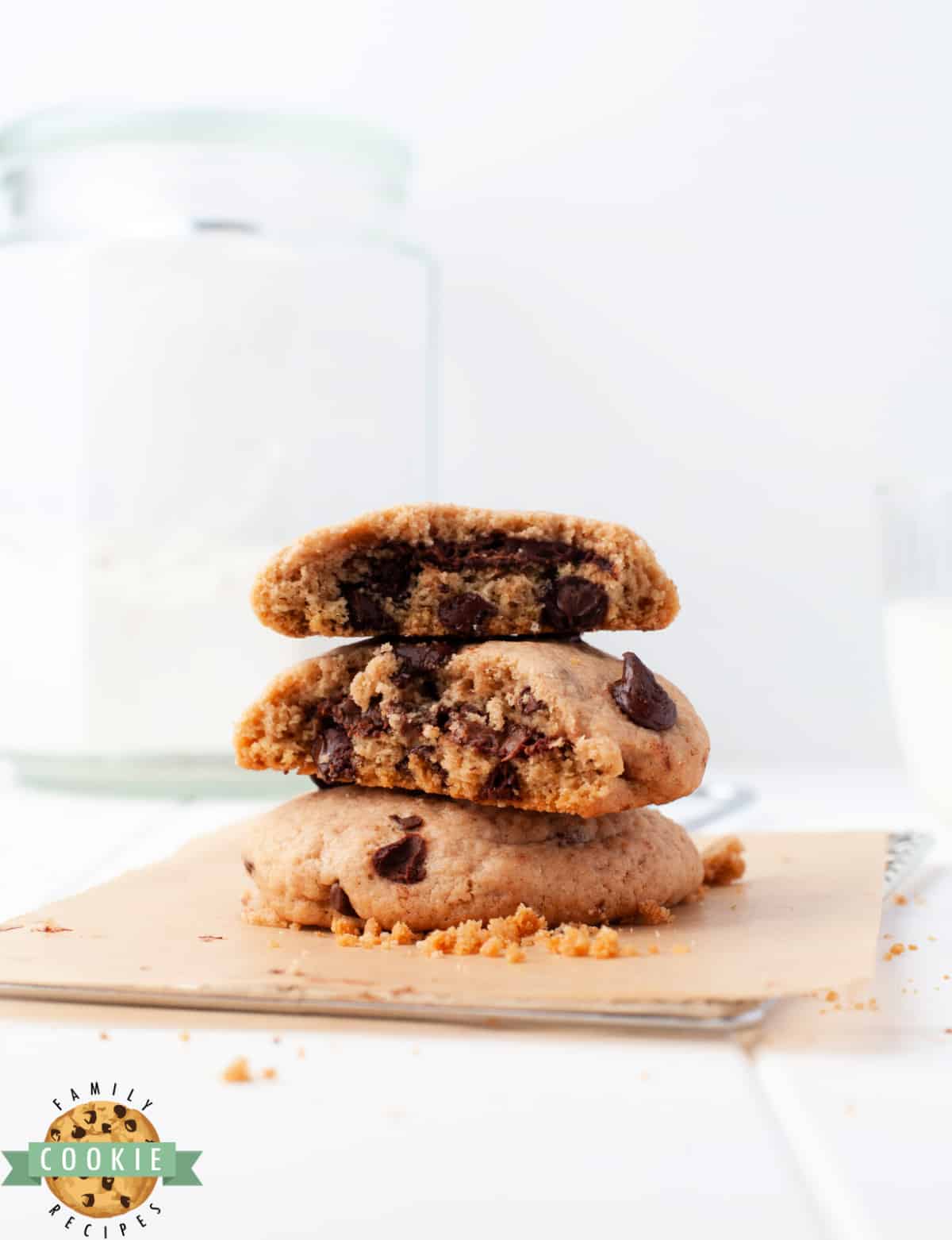 Chocolate chip cookies with hazelnut spread in the middle