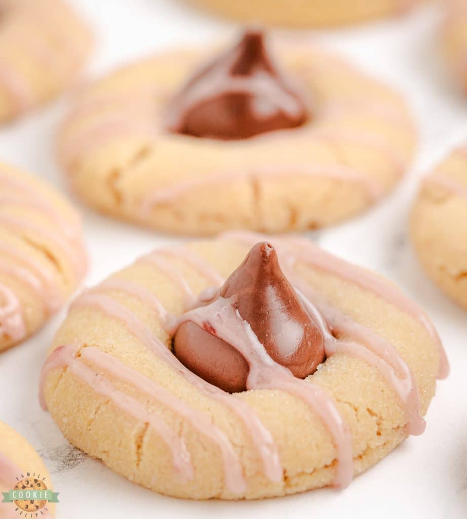 RASPBERRY ALMOND KISS COOKIES Family Cookie Recipes