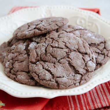 plateful of spiced chocolate crinkle cookies