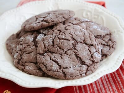 plateful of spiced chocolate crinkle cookies