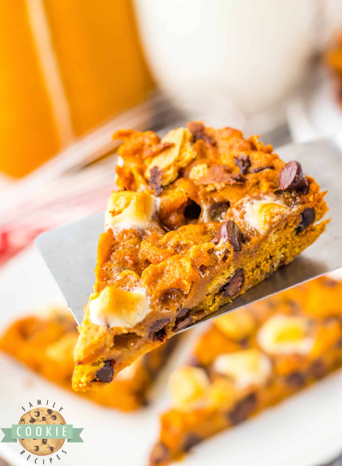 Pumpkin S’mores Cookie Cake is made with chocolate chips, mini marshmallows, and graham crackers. Delicious dessert cookie cake recipe that is perfect for fall!