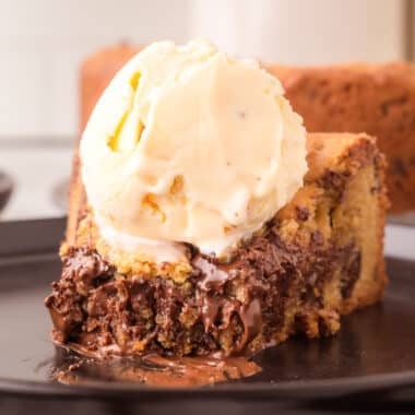 Cookie cake made with Nutella