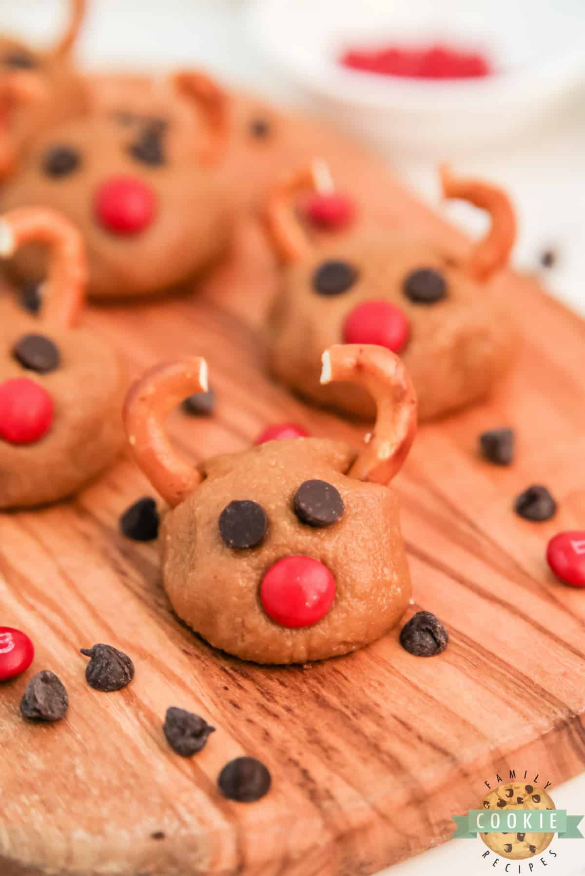 Rudolph Cookie Butter Balls are fun no-bake treats made with cookie butter and crushed Nilla wafers, decorated to look like your favorite reindeer! Easy holiday treats made with less than 10 minutes of prep time!  