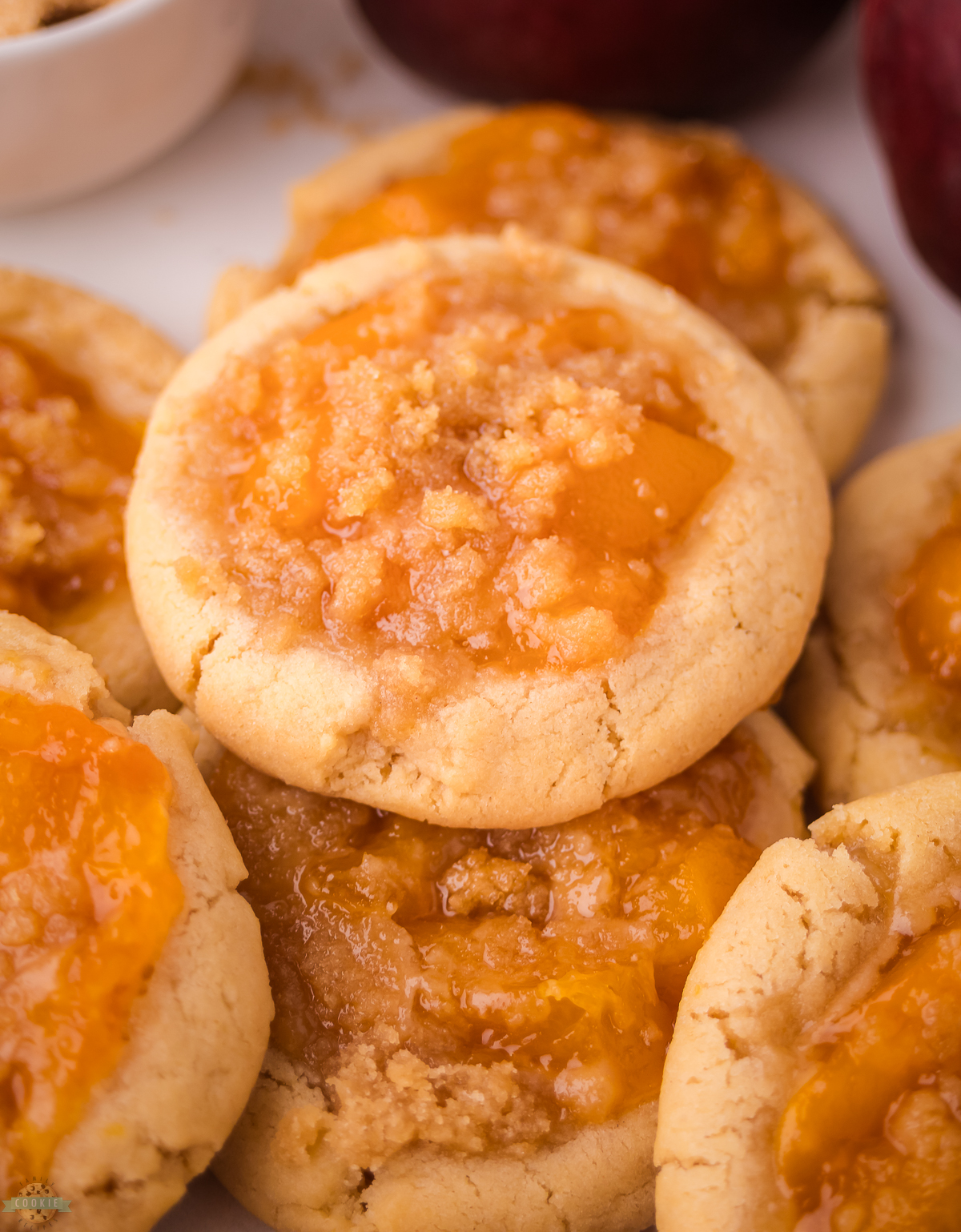 peach cobbler cookies with brown sugar topping