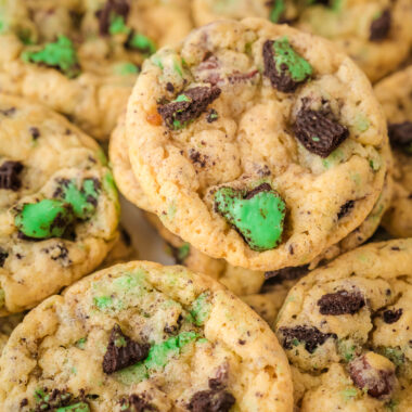 tray of chocolate chip mint oreo cookies