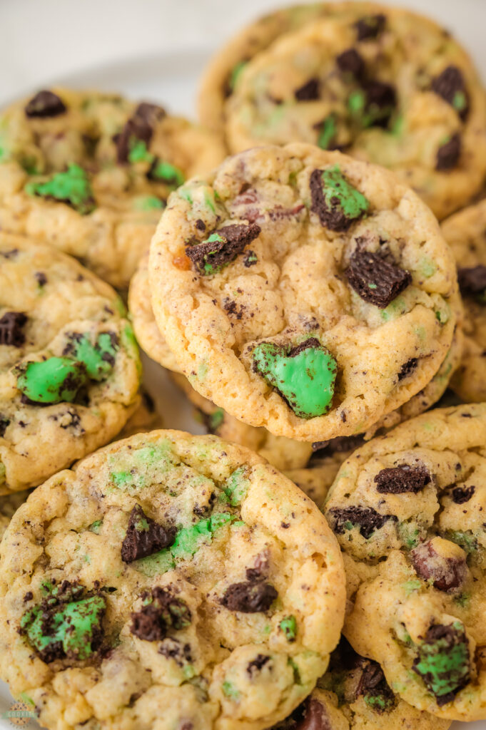 tray of chocolate chip mint oreo cookies