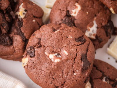 chocolate cookies with crushed oreos