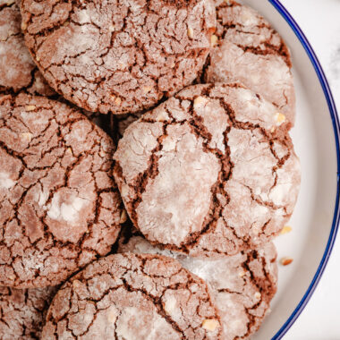 plateful of Nutella Crinkle cookies